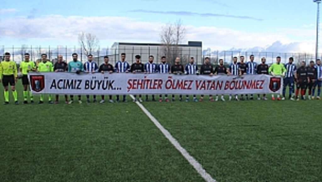 Tekkeköy'de Maç Öncesi Şehitler Anıldı