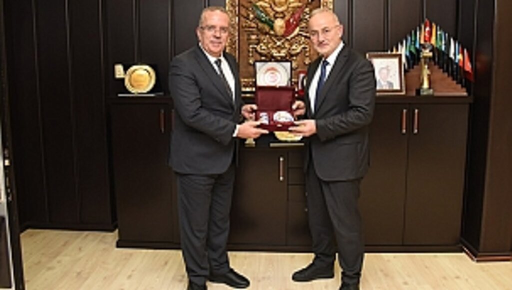 Amasya Üniversitesi Rektörü Turabi'den Rektör Ünal'a İade-i Ziyaret