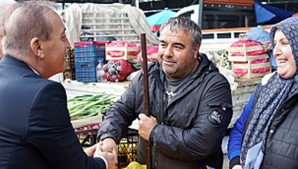 Cevat Öncü Pazar Yerinde Vatandaşlarla Kucaklaştı