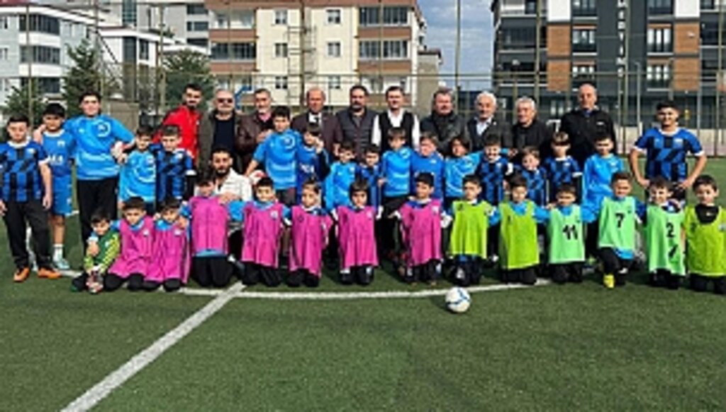 Gençlerden Yahya Çınkıl'a Yoğun İlgi