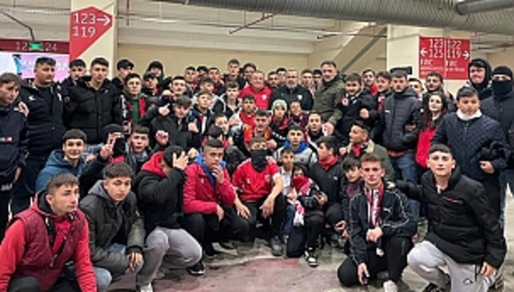 Öncü Maçı Tribünden İzledi