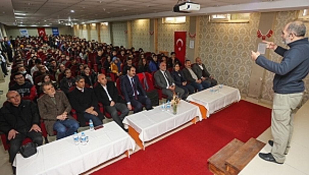 Sanatçı Ahmet Sula'dan Canik'te Söyleşi