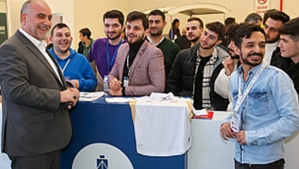 Sandıkçı'dan Gençlere Tam Destek