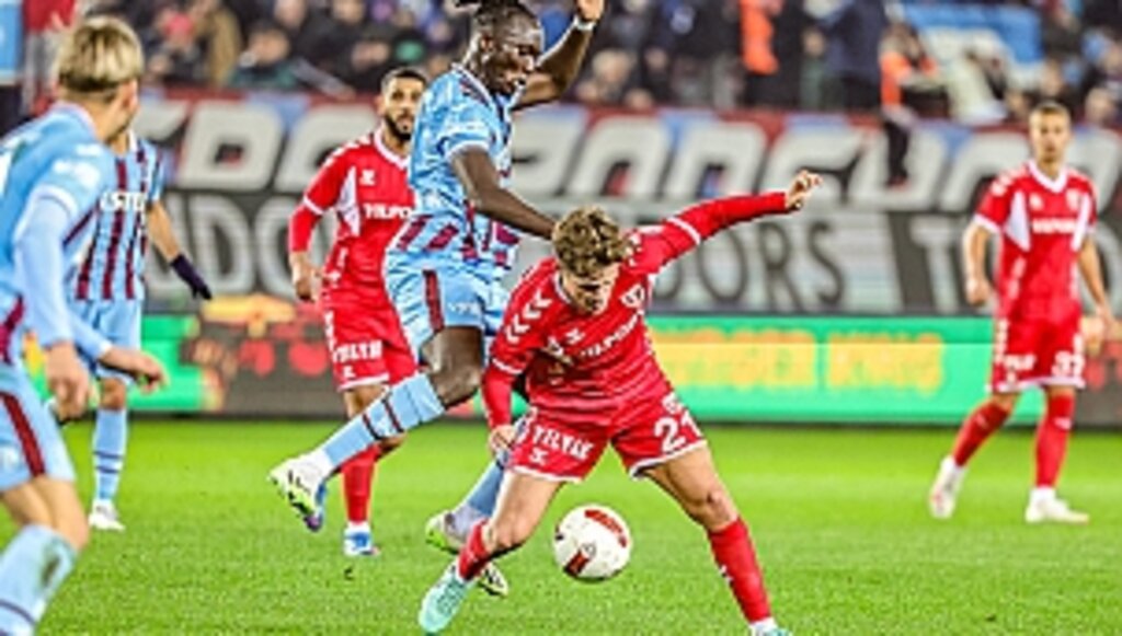 Trabzon Deplasmanından Puansız Dönüyor! 2-1