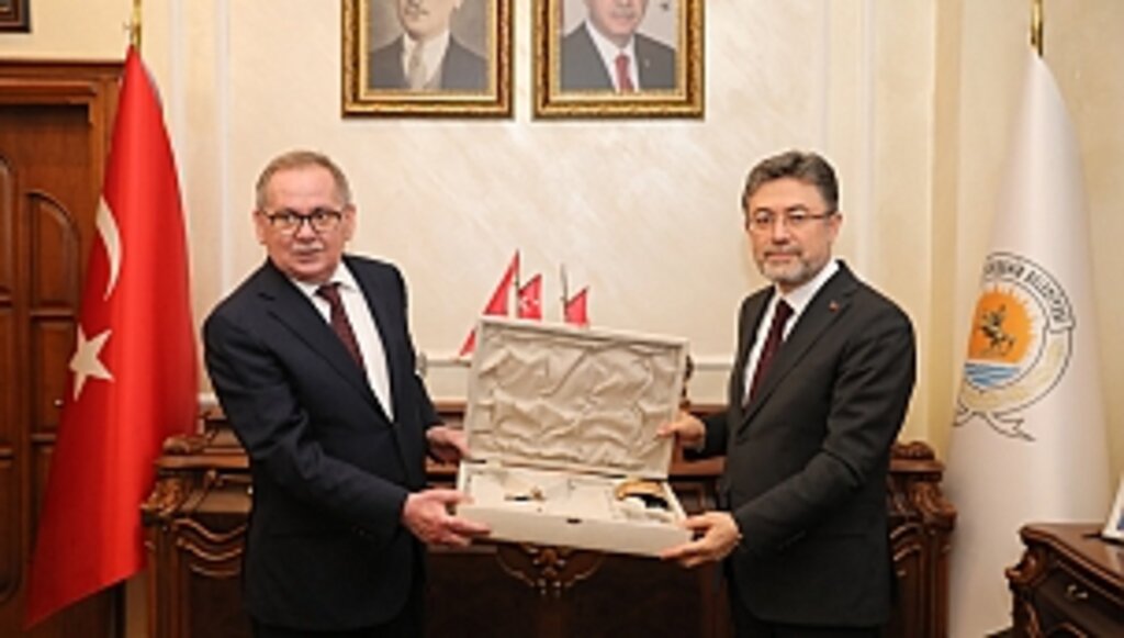 Bakan Yumaklı, Başkan Demir'i ziyaret etti