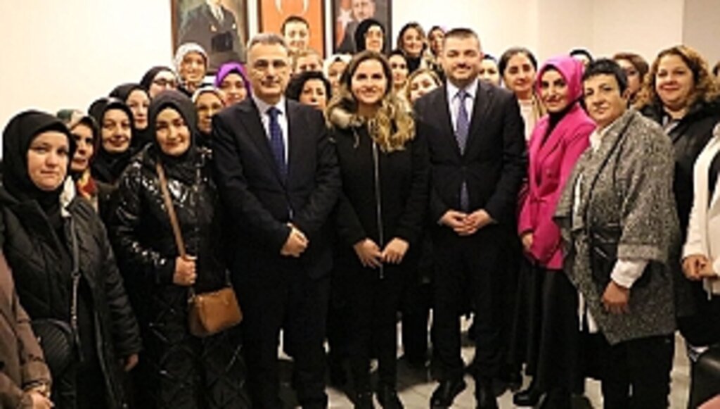 Başkan Adayı Kurnaz İlçe Teşkilatını Ziyaret Etti