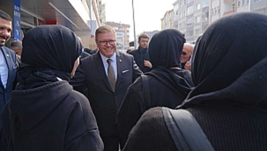 Kaçak Billboard Asmak Haramdır