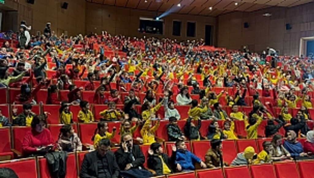 On Gün İçinde On Bin Çocukla Buluştu