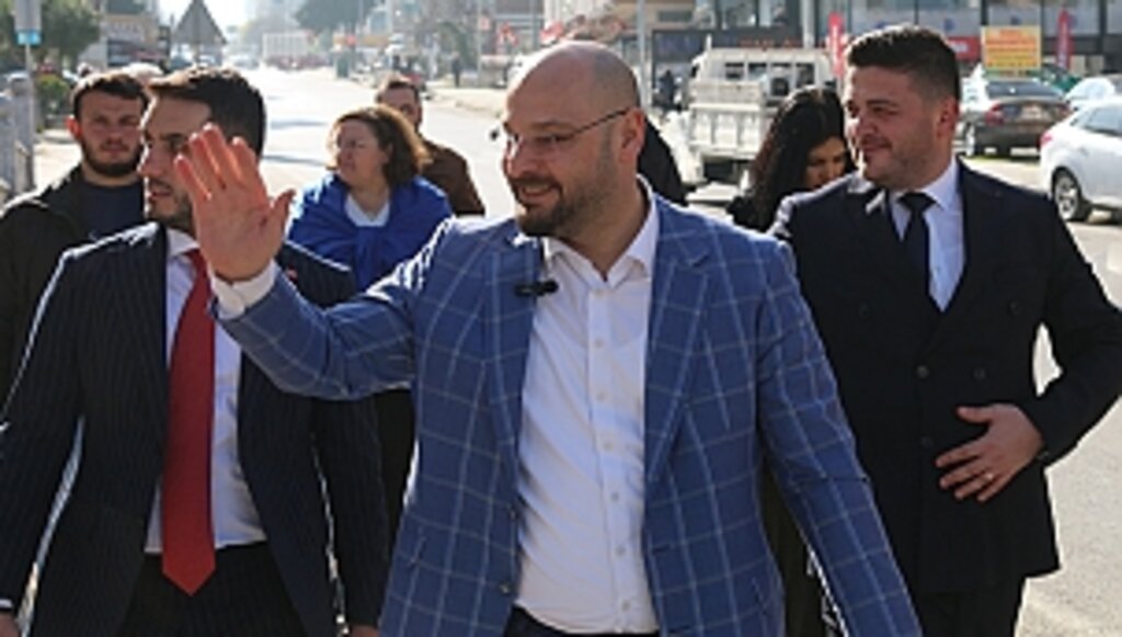 Atakum'da Çalmadık Kapı Bırakmıyor