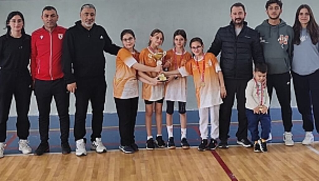 Badminton Okul Sporları Küçük Kız/Erkek Müsabakaları Sona Erdi