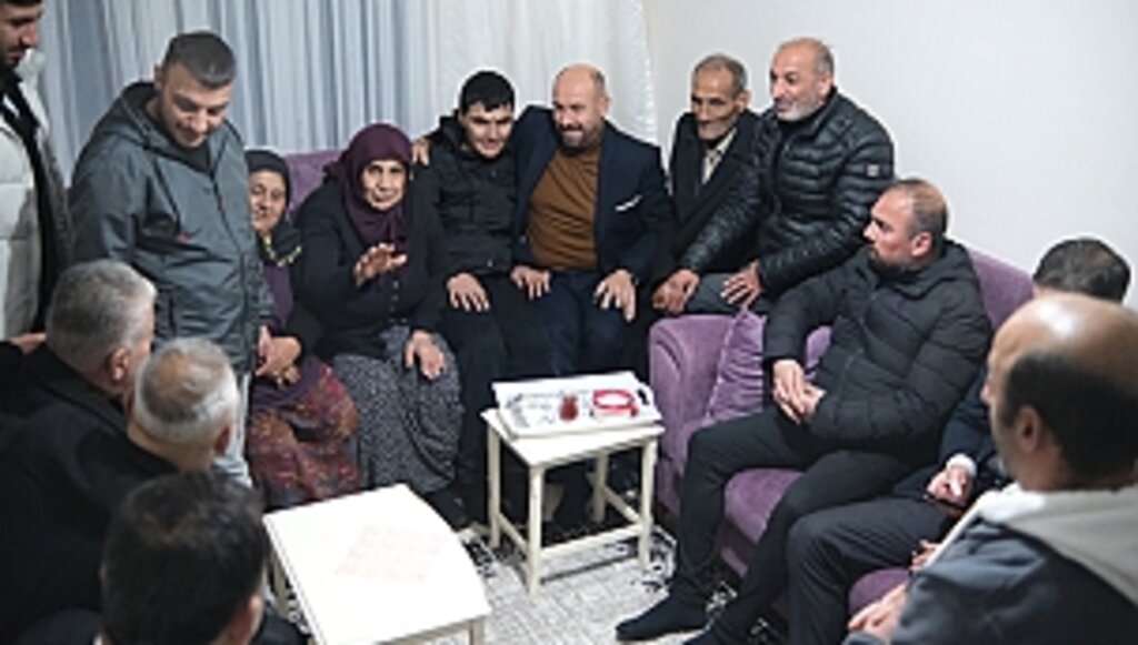 Başkan Togar Evi Yanan Aileye El Uzattı