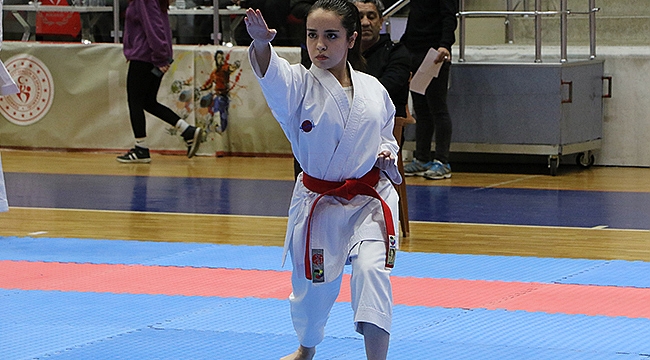 'Karate Gençler A-B Kız/Erkek Türkiye Birinciliği' Samsun'da Başladı