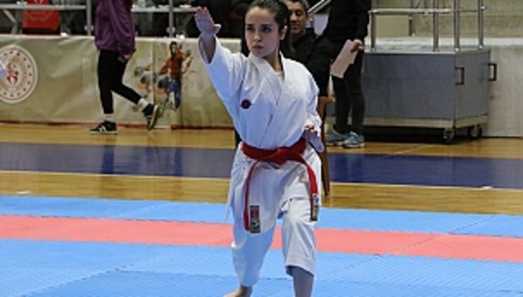 'Karate Gençler A-B Kız/Erkek Türkiye Birinciliği' Samsun'da Başladı