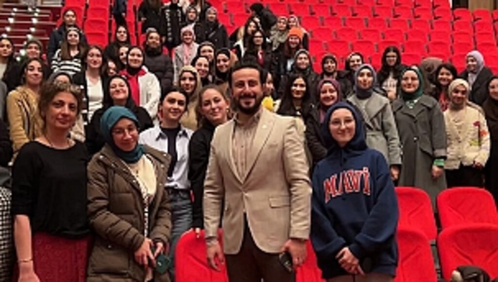 Kasım Alper Özdemir Üniversite Gençliğiyle Buluştu 