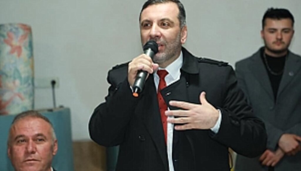Ne Yaptınız Diyenler, İlçeyi Gezsin