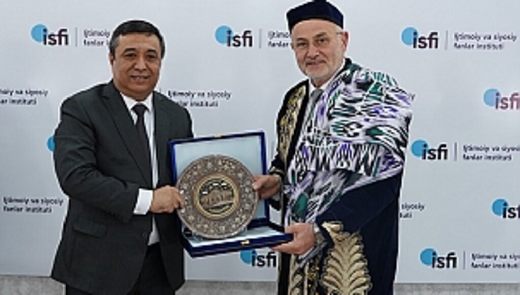 Özbekistan'da Rektör Ünal'a Fahri Profesörlük Unvanı Takdim Edildi