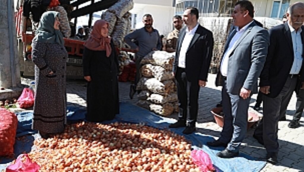 Sarıcaoğlu, Pazarcıya Müjdeyi Pazarda Verdi