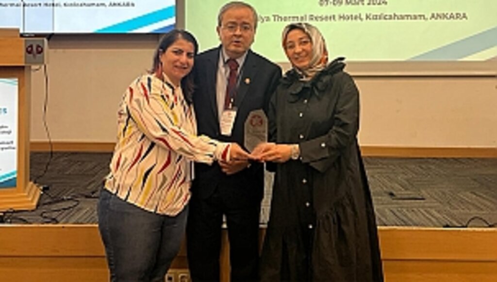 Türk Farmakoloji Derneğinden Dr. Öğr. Üyesi Büşra Dinçer'e Ödül