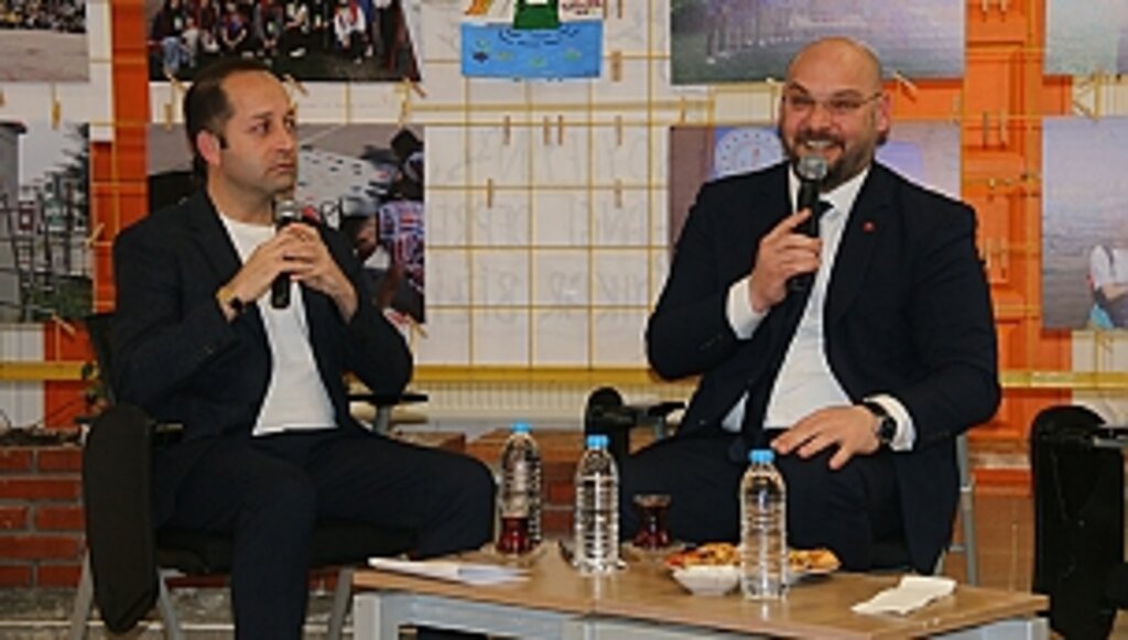 Üniversiteli Gençler Sordu, Türkel Cevapladı