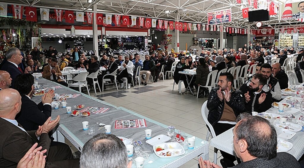 Yabancılar Çarşısı Esnafı Başkan Demirtaş'ı Bağrına Bastı