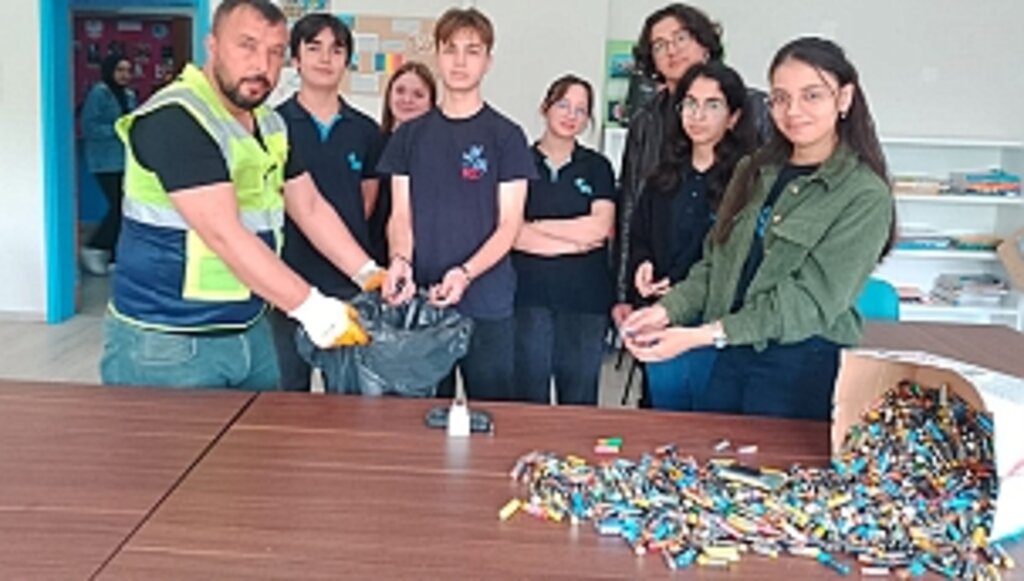 İlkadımlı Öğrencilerden Atık Pil Toplama Projesine Destek