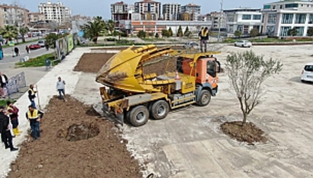 Kütüphane Parkı'nda Peyzaj Çalışmaları Hızla Sürüyor