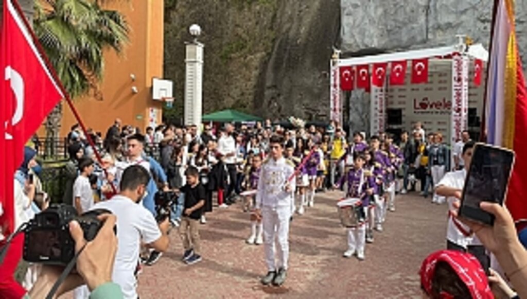 Uğur'da Dolu Dolu 23 Nisan