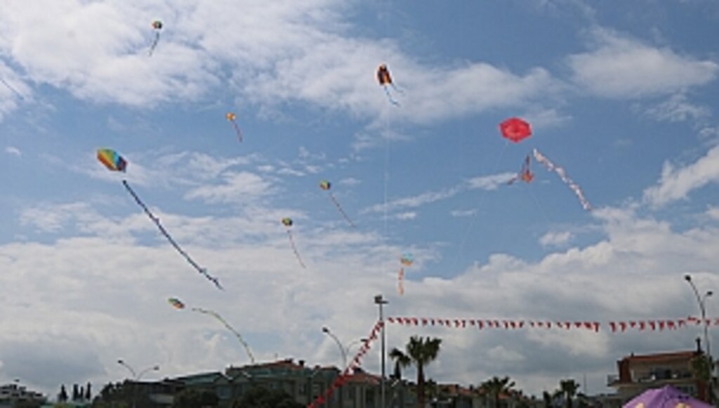 Atakum Sahili 'Uçurtma Şenliği' İle Renklendi