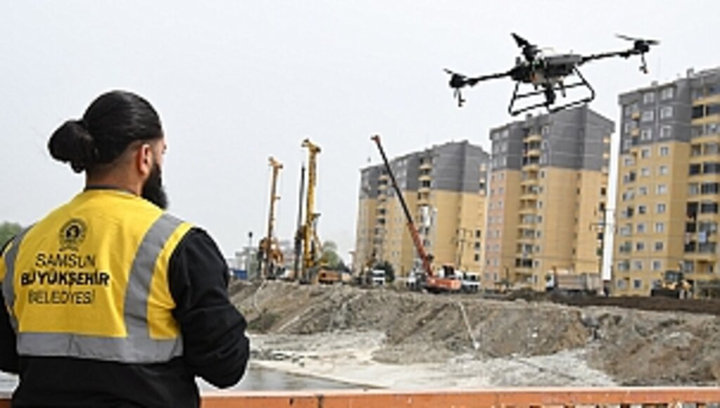 Büyükşehir'den Derelerde Drone İle İlaçlama Çalışması