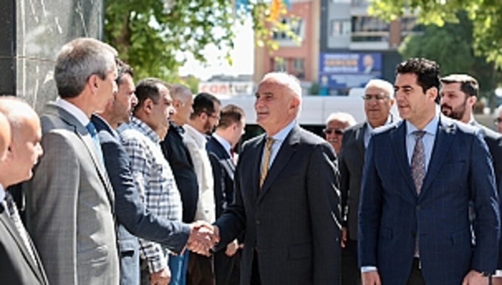 Deprem Bölgesinde Beton Mikserleri Harıl Harıl Çalışıyor