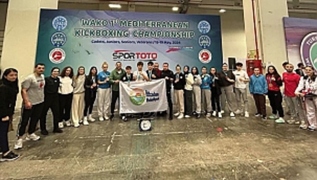 İlkadımlı Kick Bokscular Madalyaları Topladı