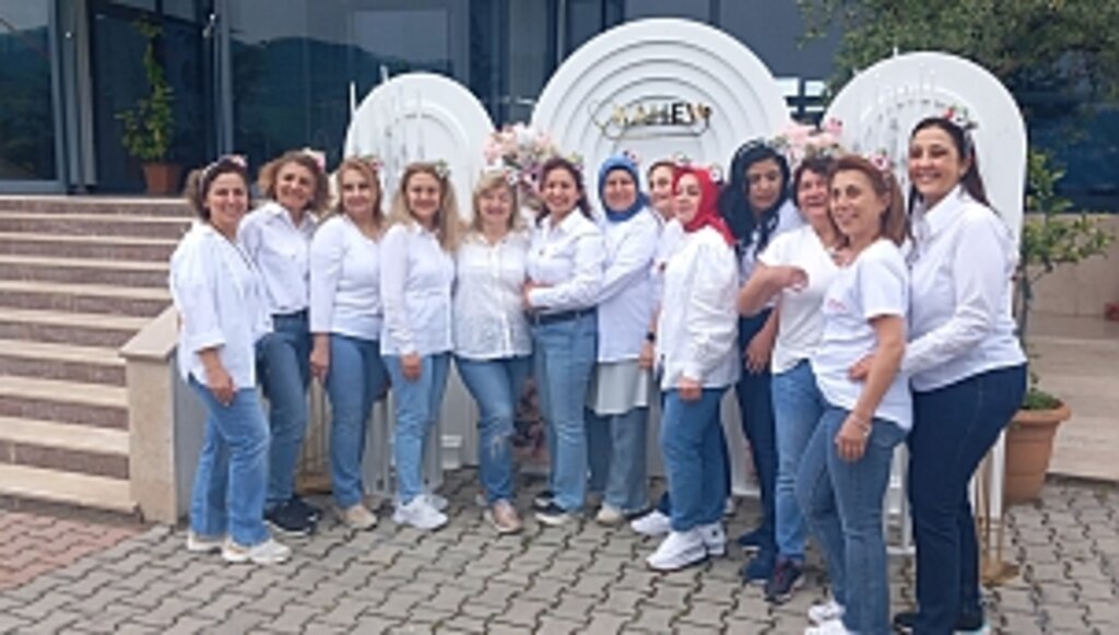 Kadın Hekimler Anneler Gününde Eğitime Destek İçin Bir Araya Geldi