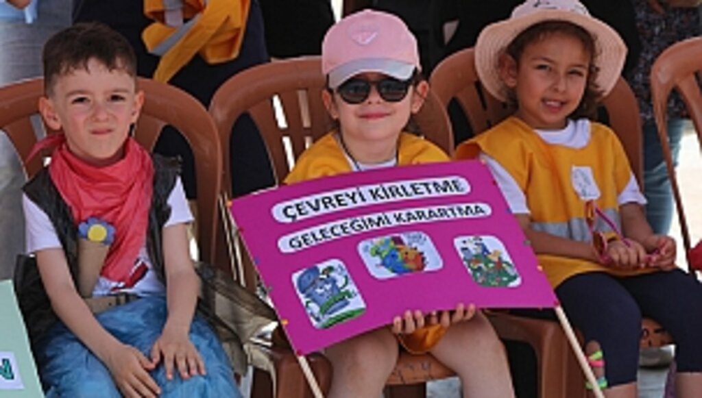 AtaÇocuklu Miniklerden 'Geri Dönüşüm' Defilesi