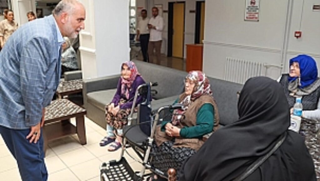 Başkan Sandıkçı, Huzurevi Sakinleriyle Bayramlaştı