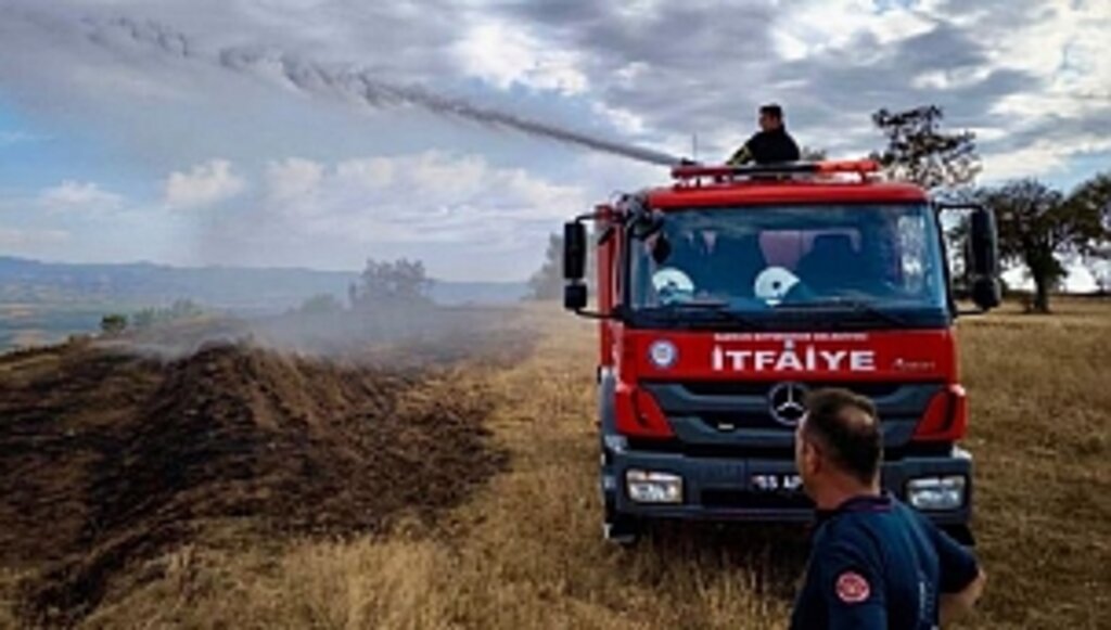 Anız Yangınlarıyla Mücadele Ediyor
