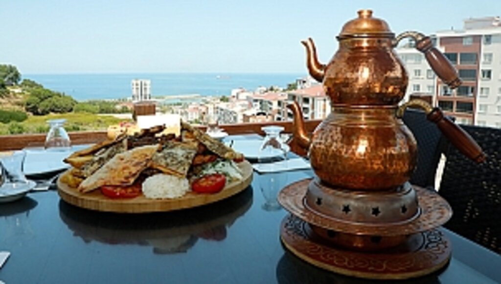 Ihlamur Cafe ve Restaurant, Panoramik Manzarasıyla Eşsiz Lezzetler Sunuyor