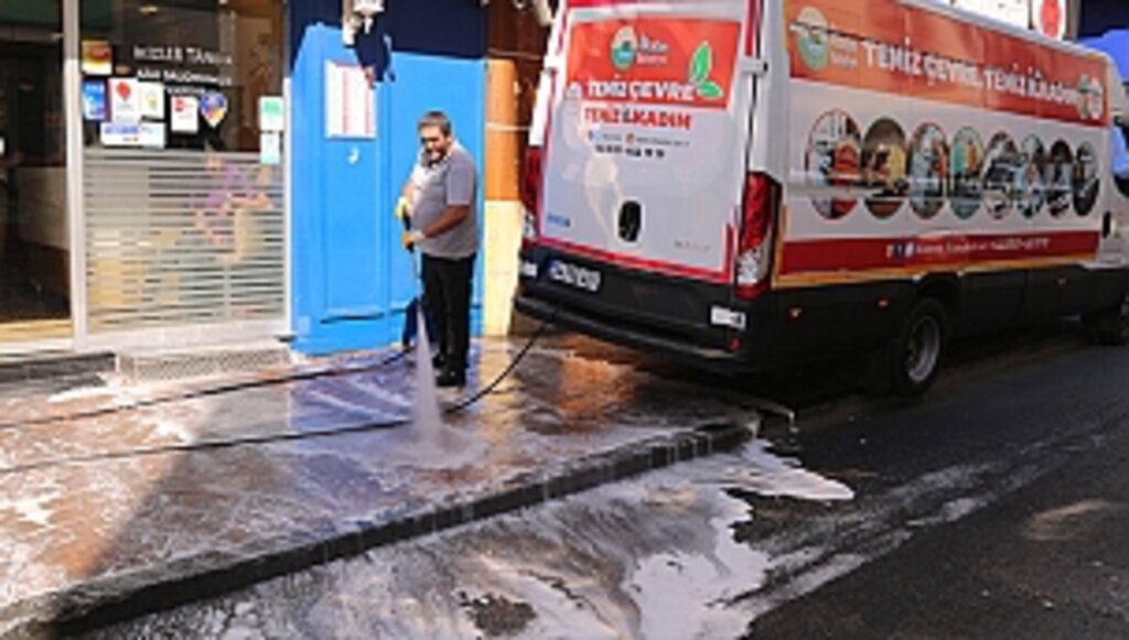 İlkadım'da Kaldırımlara Jet Yıkama