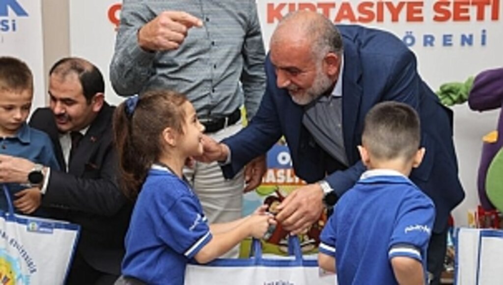 Canik'te Tüm Birinci Sınıflara Çanta ve Kırtasiye Seti Hediye Edilecek