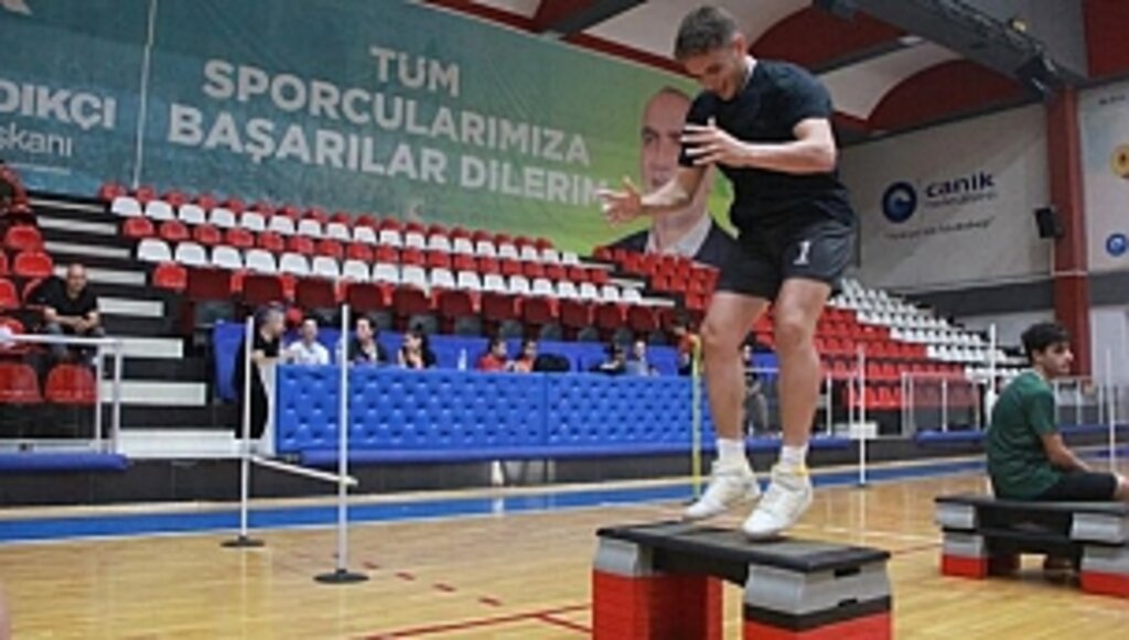 Gençlerimizin Hedeflerine Giden Yolda Daima Yanındayız