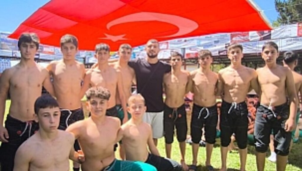 İlkadımlı Güreşçiler Madalyaya Doymuyor