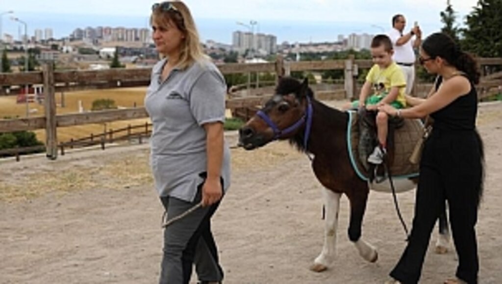 Özel Çocuklara Atla Terapi Desteği