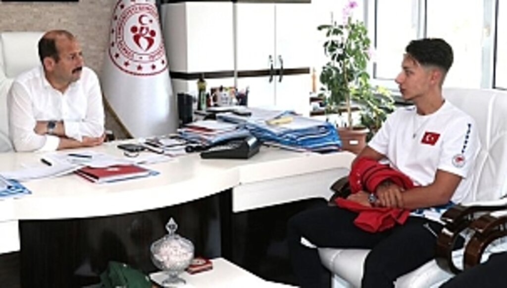 Buz Pateni Sporcularından İl Müdürümüze Ziyaret