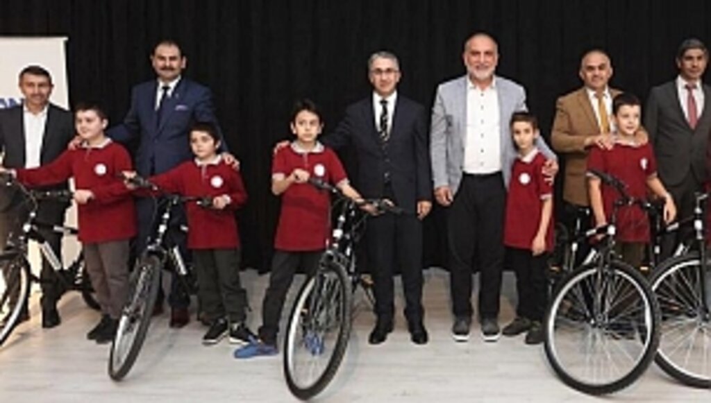 Başkan İbrahim Sandıkçı'dan Öğrencilere Ödül