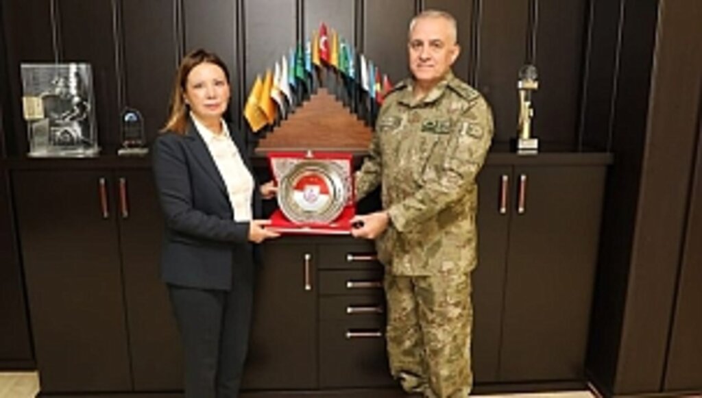 Garnizon Komutanı Gazi Tümgeneral Davut Alâ'dan Rektör Fatma Aydın'a Hayırlı Olsun Ziyareti