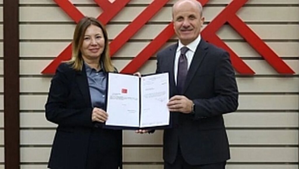 OMÜ Rektörü Prof. Dr. Fatma Aydın Mazbatasını Aldı