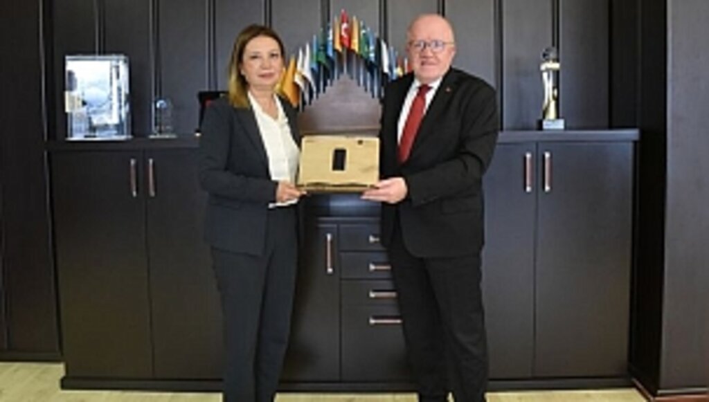 Rektörü Aydın'dan Rektör Fatma Aydın'a Hayırlı Olsun Ziyareti