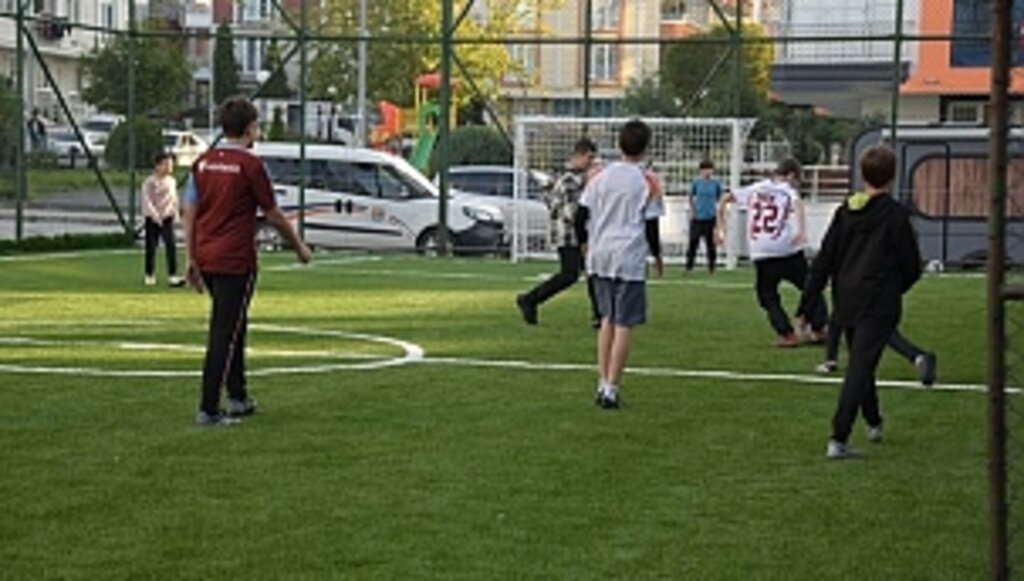 Atakum'da Halı Saha Yenileme Çalışmaları Devam Ediyor