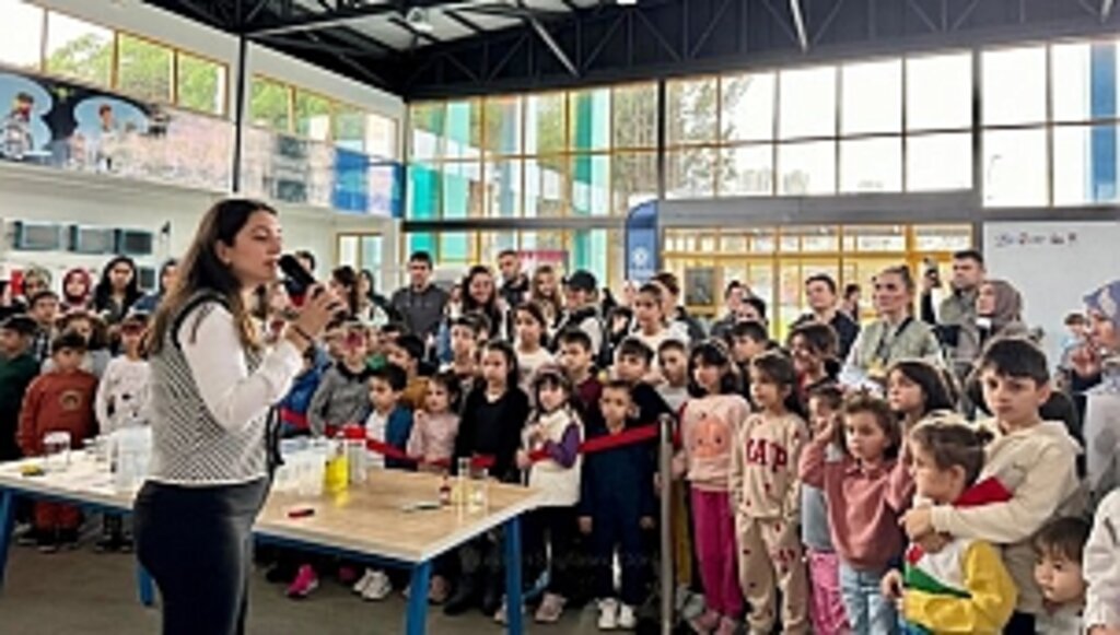 Bilim Şenliği'nde Çocuklar Unutulmaz Bir Gün Geçirdiler