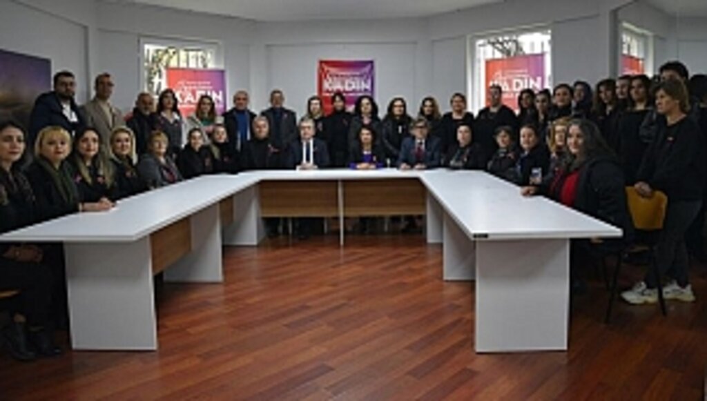 CHP'liler Kadına Şiddete Tepki İçin Bir Araya Geldi