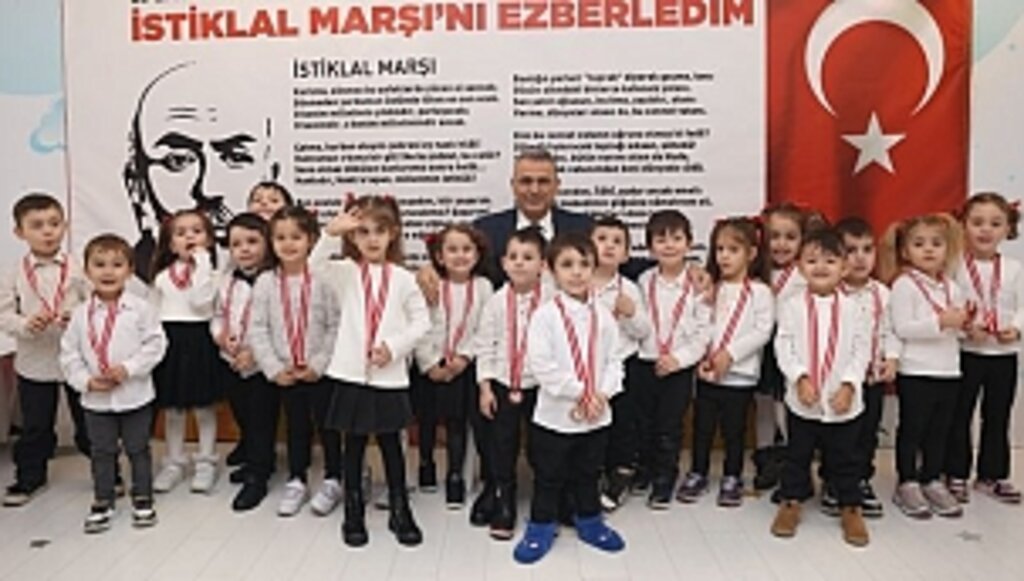 İlkadımlı Minikler İstiklal Marşı İle Duygulandırdı